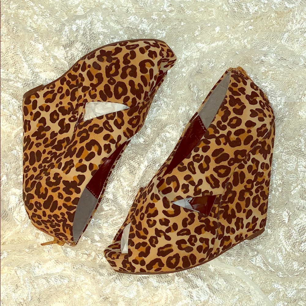 Charlotte Russe leopard wedge shoes 💛👠💛